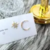 Brincos Assimétricos de Estrela e Lua com Strass Microincrustados, Brincos Elegantes e Simples de Estrela e Lua com Design de Céu Estrelado