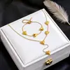 Cadena de clavícula de acero de titanio con temperamento de moda de alta gama con corazón de amor, lujo, oro de 18 quilates, sin decoloración, para mujer