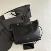 Bolso de Hombro Simple Texturizado de Alta Gama Transfronterizo para Mujer Otoño 2025 Nuevo Bolso Tote de Gamuza Moderno para Viajar al Trabajo