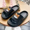 Novas Chinelos Slip-on Femininos de Verão para Interior, Casa e Uso Doméstico Desenho Animado Solado Grosso Banheiro Antiderrapante Sandálias e Chinelos para Uso Externo para Homens