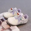 Zapatos Infantiles Agan para Niñas 2026 Lindos Lunares Dibujos Animados Accesorios Velcro Suela Suave Antideslizante Transpirable Niña Versátil