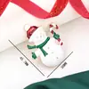 Nuevos broches navideños europeos y americanos: Árbol de Navidad, muñeco de nieve, copo de nieve, pines de campana, broches de serie navideña con pedrería
