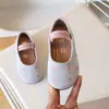 Elegantes zapatos de cuero para niños, nueva colección primavera 2025, zapatos planos para niñas, zapatos de princesa para niñas pequeñas, zapatos antideslizantes para bebés y niños pequeños