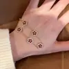 Pulsera Retro de Flor de Circonia Bañada en Oro Real de 18K, Sensación de Lujo Ligero y Alta Gama, Joyería de Mano Moderna y Sencilla para Mujeres