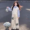Conjunto de Dos Piezas de Sudadera con Cuello Polo de Manga Larga y Pantalones Anchos Casuales con Mariposas, Moderno y Único, para Niñas, para Primavera y Otoño 2026