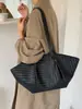 Nova Bolsa Tote Vintage 2026 para Mulheres, Grande Capacidade para o Dia a Dia, Padrão Trançado, Bolsa de Ombro, Bolsa de Mão, Nicho e Versátil