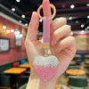 Chaveiro Criativo da Moda com Fivela Redonda e Coração de Strass, Lindo Pingente de Coração de Argila com Strass para Bolsas de Meninas, Alto Valor Estético