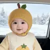 Gorro de Bebé Cálido de Moda Estilo Apple en Rojo para Año Nuevo, Gorro Unisex para Exteriores que Protege los Oídos, Imprescindible para Bebés