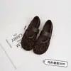 Sapatos Mary Jane retrô de salto baixo com estampa de leopardo para mulheres, novo estilo outono 2026, mocassins rasos de sola macia, sapatos Birkenstock de camurça