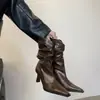 Primer Encuentro Temporada Botas de Caballero de Tacón Alto Estilo Europeo y Americano para Mujer Otoño 2026 Nuevas Botines con Remaches y Pliegues Botas de Vaquero Western