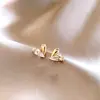Pendientes de plata con forma de aguja y diseño de corazón con incrustaciones de diamantes, exquisitos y elegantes, versátiles para el día a día, pendientes de lujo ligero y a la moda.