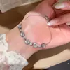 Pulsera Redonda Asimétrica de Circonita Super Brillante Lujo Ligero Moda de Alta Gama Exquisito Diseño de Anillo de Mano Joyería de Mano de Nicho para Mujeres