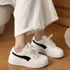 Sapatos Femininos 2026 Verão Novos Sapatos de Plataforma Brancos de Solado Grosso Versáteis Esportivos de Nicho Casuais Diários Respiráveis Confortáveis