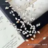 Rhinestones cúbicos de circonia con forma de rombo plano para decoración de uñas, un diseño popular y moderno con patrones de copo de nieve y bordes biselados, para decoración de uñas