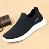 Sapatos Casuais Slip-on de Primavera e Verão para Atacado Sapatos Baixos para Homens Estilo Comércio Exterior Sapatos Masculinos Abertura em Meia Flyknit Respirável Sapatos Esportivos