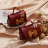 Caixa de Doces de Casamento Caixa Vazia Estilo Europeu Xiaohongshu Caixa de Embalagem de Doces Bolsa de Doces de Couro de Mão Presente de Lembrança para Madrinhas de Casamento