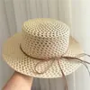 Sombrero de Paja de Copa Plana para Mujer, Estilo Francés de Verano con Lazo Calado Transpirable Protector Solar Sombrero de Sol para Vacaciones en la Playa