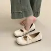 Zapatos planos Mary Jane franceses súper suaves para usar al aire libre, bailarinas de punta cuadrada, nuevo estilo ligero 2026 con tiras cruzadas en gris