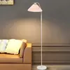 Lámpara de pie plisada nórdica para sala de estar, simple y lujosa, moderna, para sofá, dormitorio, creativa, estilo Ins, lámpara de pie para sofá de sala de estar