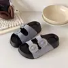 Sandálias Birkenstock de sola grossa com strass, fivela quadrada, tiras duplas, para uso externo no verão, de salto alto, casuais, que aumentam a altura, versáteis, sandálias de tira única, femininas