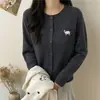 Cárdigan de Punto con Bordado de Cordero y Piel de Mapache para Mujer Otoño/Invierno 2026 Nuevo Corte Holgado Adelgazante Reductor de Edad Suéter Prenda Exterior Top