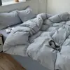 Juego de cuatro piezas de algodón 100% teñido en hilo de algodón lavado Clase A con patrón de jacquard a rayas, conjunto de pijama de estilo japonés de algodón puro para dormitorios de estudiantes
