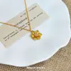 2026 Novo Colar Flor de Peônia Dourado Areia Escovado com Diamantes Incrustados para Mulheres Romântico de Alto Padrão Leve Luxo Rico e Nobre Corrente de Flor para Clavícula