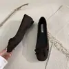Sapatos rasos vermelhos com laço francês sapatos de leite outono e inverno slip-on sapatos preguiçosos sapatos de salto baixo delicados sapatos femininos retrô