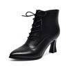Botas Curtas de Bico Fino para Mulheres Outono e Inverno 2025 Estilo Britânico Botas de Cano Curto com Tiras Salto Agulha Forradas com Lã Preta Botas da Moda Botas de Couro para Mulheres
