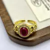 Anillo de Calcita Imitación Azúcar Esmeralda, de Moda y Lujo Ligero, Lleno de Diamantes, Deslumbrante Anillo de Ágata Rojo Sangre de Paloma, Similar al que está en Xiaohongshu