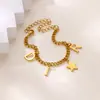 Pulsera entrelazada de acero inoxidable con circonitas de colores y baño de oro de 18 quilates, Elegante cadena de muñeca de perlas artificiales estilo barroco con un toque de alta gama
