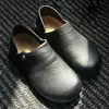 20026 Sapatos Masculinos de Outono Moda Versátil Slip-on Sapatos Preguiçosos Para Ir ao Trabalho Passeio Superfície de Couro Bidirecional Estilo Birkenstock Masculino