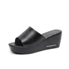 Sandalias de cuña para mujer, nuevo estilo verano 2023, de tacón alto, suela gruesa, modernas y versátiles para usar en interiores y exteriores.