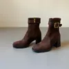 Botas Finas Super Bonitas de Couro Genuíno Femininas 2026 Outono/Inverno Novo Estilo Salto Bloco Botas Martin Botas de Cano Curto Salto Alto com Pelúcia