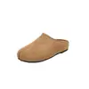 Zapatillas de casa estilo nuevo con puntera estilo Birkenstock, zapatos planos sin cordones estilo pezuña de cerdo 2026 para mujer, zapatos versátiles vintage para primavera y otoño