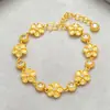 Pulsera de Flor Pequeña de Oro Arena Vietnamita con Diseño Vintage, Flor Incrustada con Circonita, Pulsera de Flor con un Toque de Lujo, Joyería de Cobre Chapada en Oro