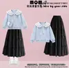 Conjunto de duas peças estilo preppy para meninas para o início do outono: moletom estiloso com gola Peter Pan, laço e saia branca em camadas