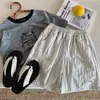 Pantalones Casuales para Niños 2026 Primavera y Otoño Nuevo Estilo Coreano Pantalones de Rayas Verticales para Niños Pequeños Pantalones Rectos Holgados de Moda para Niños
