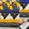 Anel de Flor Europeu e Americano Transfronteiriço 2025 Novo Estilo Lv Combinando Marca Famosa Cravejado com Diamantes para Mulheres, Anel de Luxo de Alta Qualidade Atacado