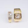 Zhen Rong desea Anillo de Pareja Cuadrado con Baño de Oro de 18k Más Vendido Cruzado Europeo y Americano Circonita Conjunto de Anillos para Hombres y Mujeres