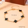 Pulseira de Trevo de Quatro Folhas com Gotejamento de Óleo Estilo Coreano de Luxo Leve para Mulheres, Corrente de Extensão Ajustável, Moda Versátil para o Dia a Dia, Joia de Mão para Celebridade da Internet, Atacado Transfronteiriço