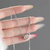 Collar Elegante de Plata Pura S999 con Corazón Mobius y Circonita, Cadena Delicada y Sofisticada para Clavícula para Mujeres, Disponible para Venta al por Mayor