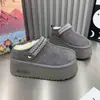 Super estilosos chinelos de pele sintética estilo coreano, novos chinelos de algodão estilo coreano 2026 para mulheres, chinelos peludos versáteis com sola grossa estilo Birkenstock