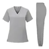 Ropa Médica Personalizada, Camisetas con Cuello en V Absorbentes de Sudor con Placas de Nombre Bordadas, Uniformes para Centros de Cuidado Postparto, Producción en Lotes Pequeños con Muestras Gratuitas