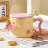 Taza de Cerámica con Mariposa en Relieve de Alto Valor de Color Taza de Regalo Acompañante con Tapa y Cuchara Taza de Café para Hogar y Oficina