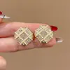 Brincos de Concha com Flor para Mulheres, Luxo Leve, Brincos de Alta Qualidade, Estilo de Nicho, Brincos Elegantes, Brincos de Pérola, Presilhas de Orelha para Mulheres Sem Orelhas Furadas