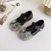 Zapatos de Cuero Dulces Estilo Coreano para Niñas 2026 Otoño/Invierno Nueva Llegada Zapatos de Princesa para Niña Suela Suave Zapatos Individuales Elegantes Versátiles para Bebé Niña