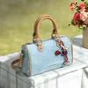 Bolsas de mujer de nicho de lujo ligero 2026 nuevo súper popular bolso tote de mezclilla bolso Boston tipo almohada bolso de hombro cruzado
