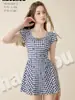 Traje de baño para adultos 161023, Estilo nuevo para mujeres, Enterizo estilo falda con diseño de cuadros para niñas jóvenes y estudiantes, Traje de baño de verano para nadar y jugar en el agua
