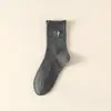 Nova coleção de outono: meias femininas de renda, meias de cano médio, modernas e estilosas, absorventes de suor e respiráveis, versáteis, com design de laço, e meias longas e com babados